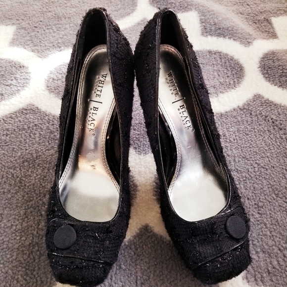 White House Black Market Black Heels - Picture 7 of 9